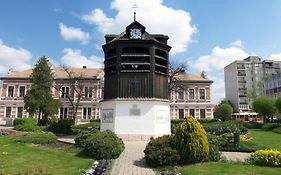 Harangláb Apartman Tata